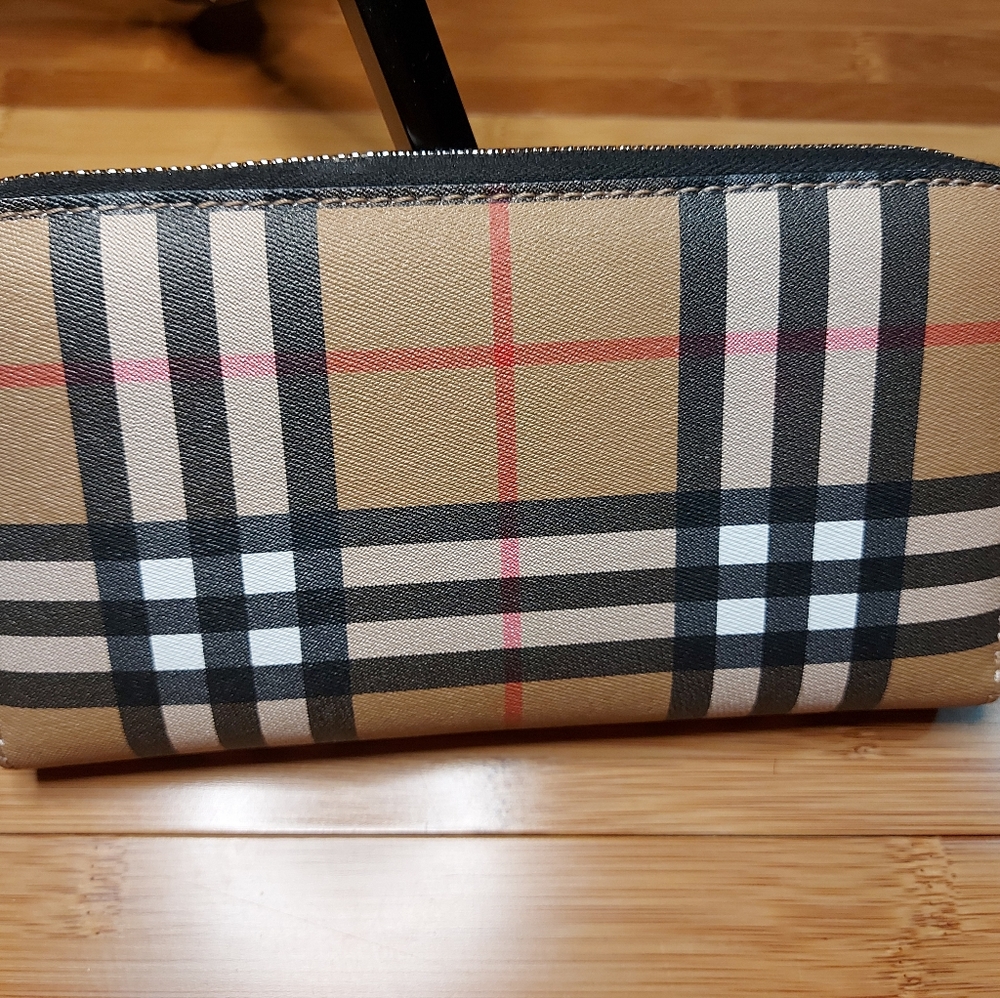 Burberry long wallet